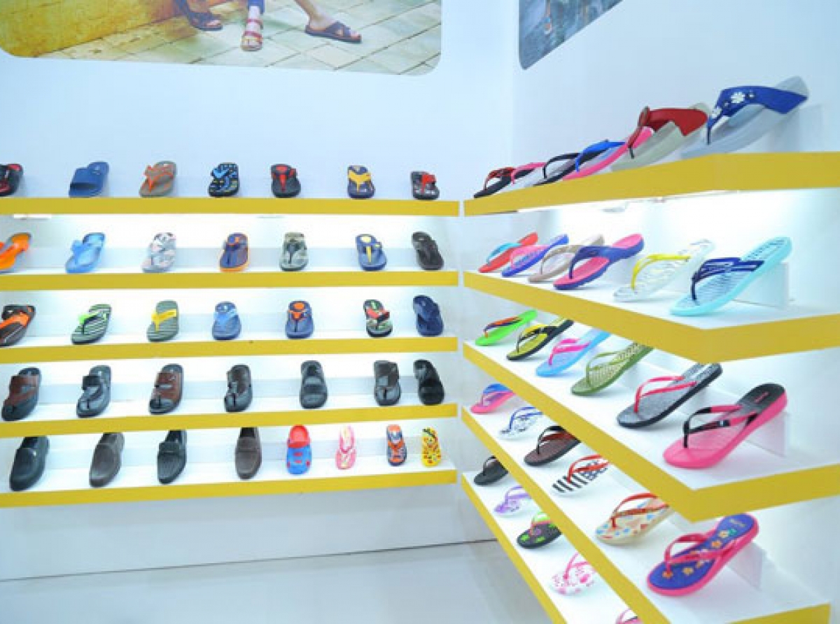 Relaxo Footwears launches exclusive outlet in Agra