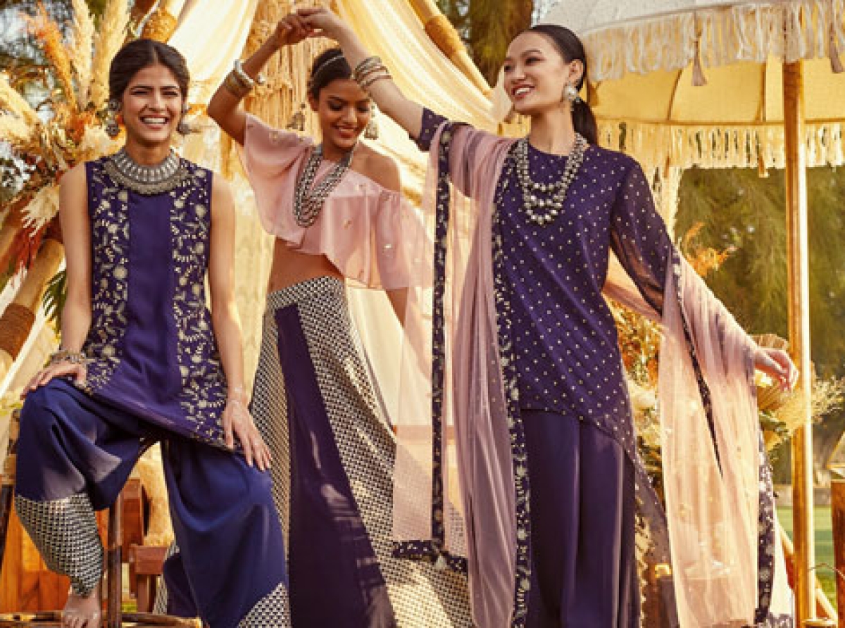 Buy Vidraa Western Store Embroidered Sequinned Ready To Wear Lehenga &  Blouse With Dupatta - Lehenga Choli for Women 23855602 | Myntra