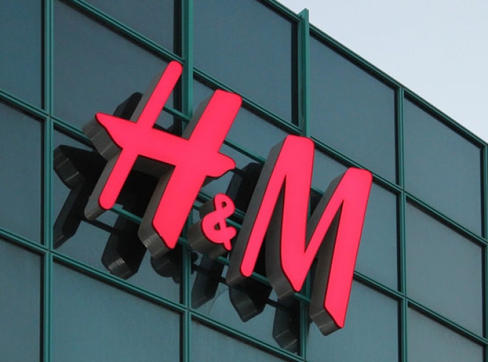 H&M tastefully designed store @ Lucknow