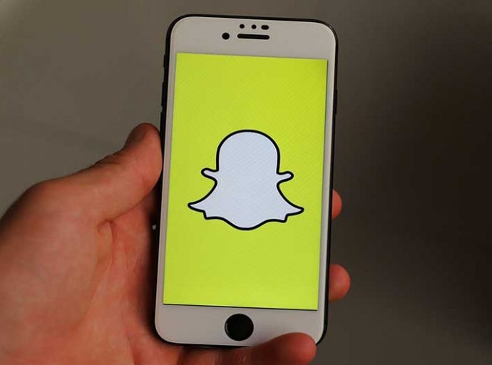 Snapchat unveils new festive AR retail experience 